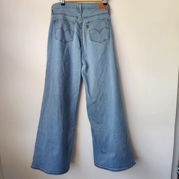Levi's Women's 318 Shaping Wide Leg Jeans Size 29 Light Blue Denim - Picture 2 of 5